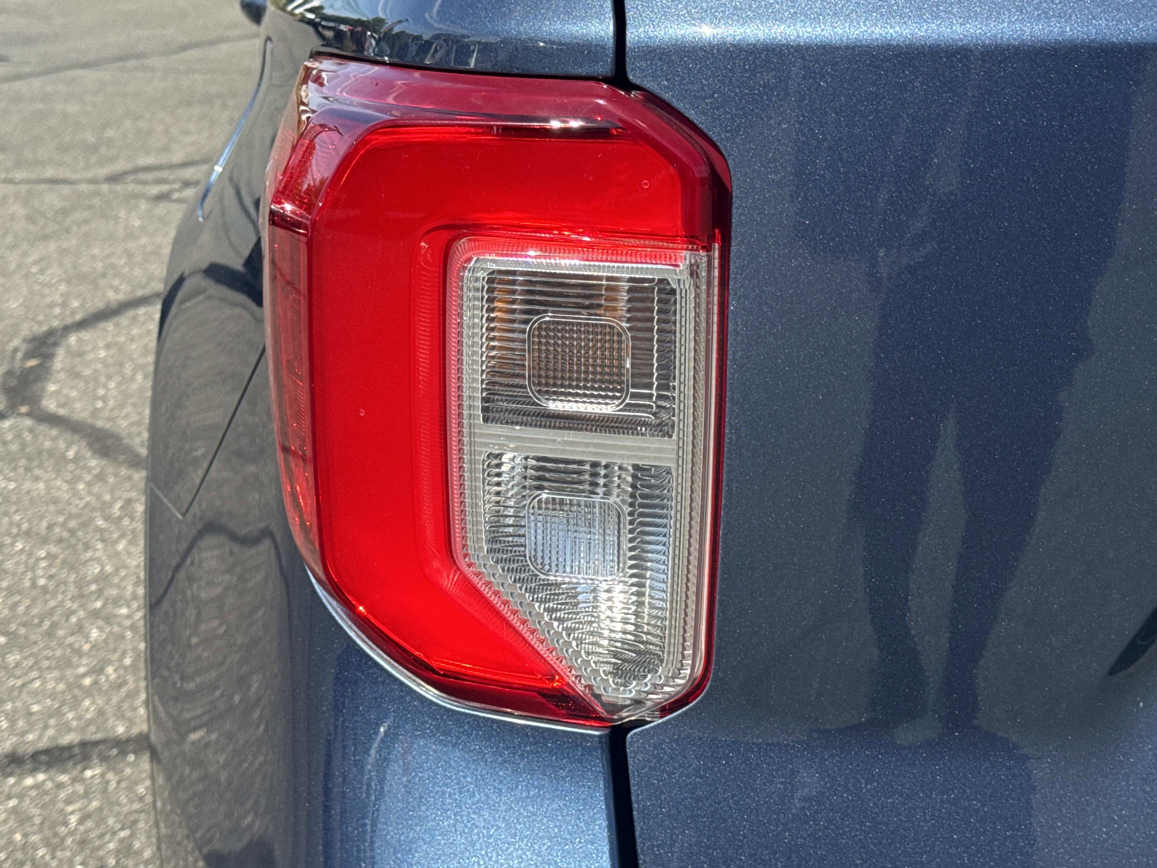 Used 2020 Ford Explorer Limited w/ Hybrid Equipment Group 310A image 6