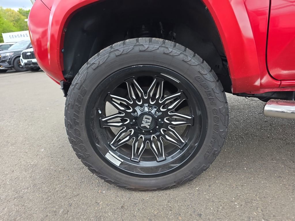 Used 2016 Toyota Tacoma TRD Sport AWD/4WD image 13