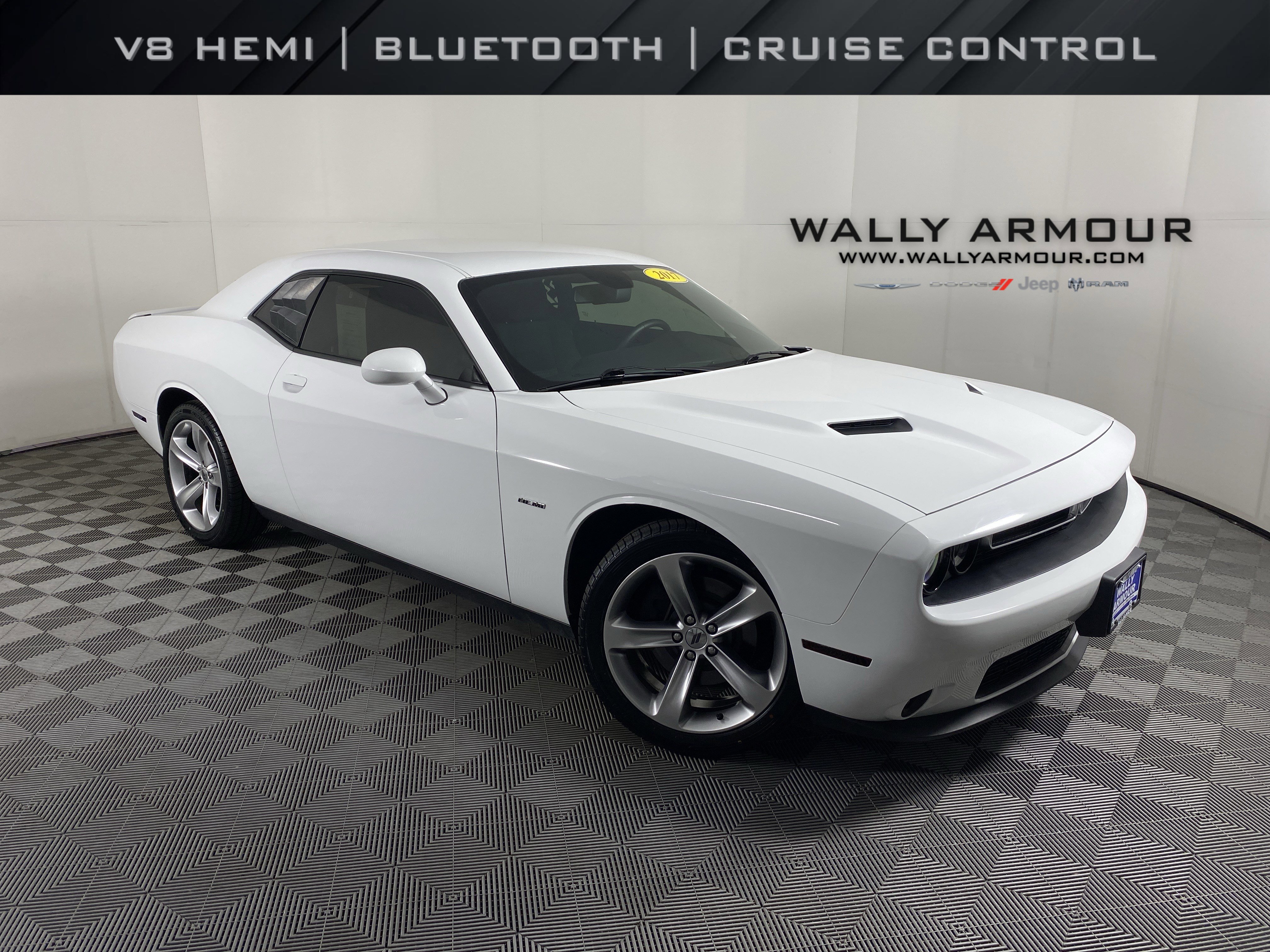 Used 2017 Dodge Challenger R/T image 1