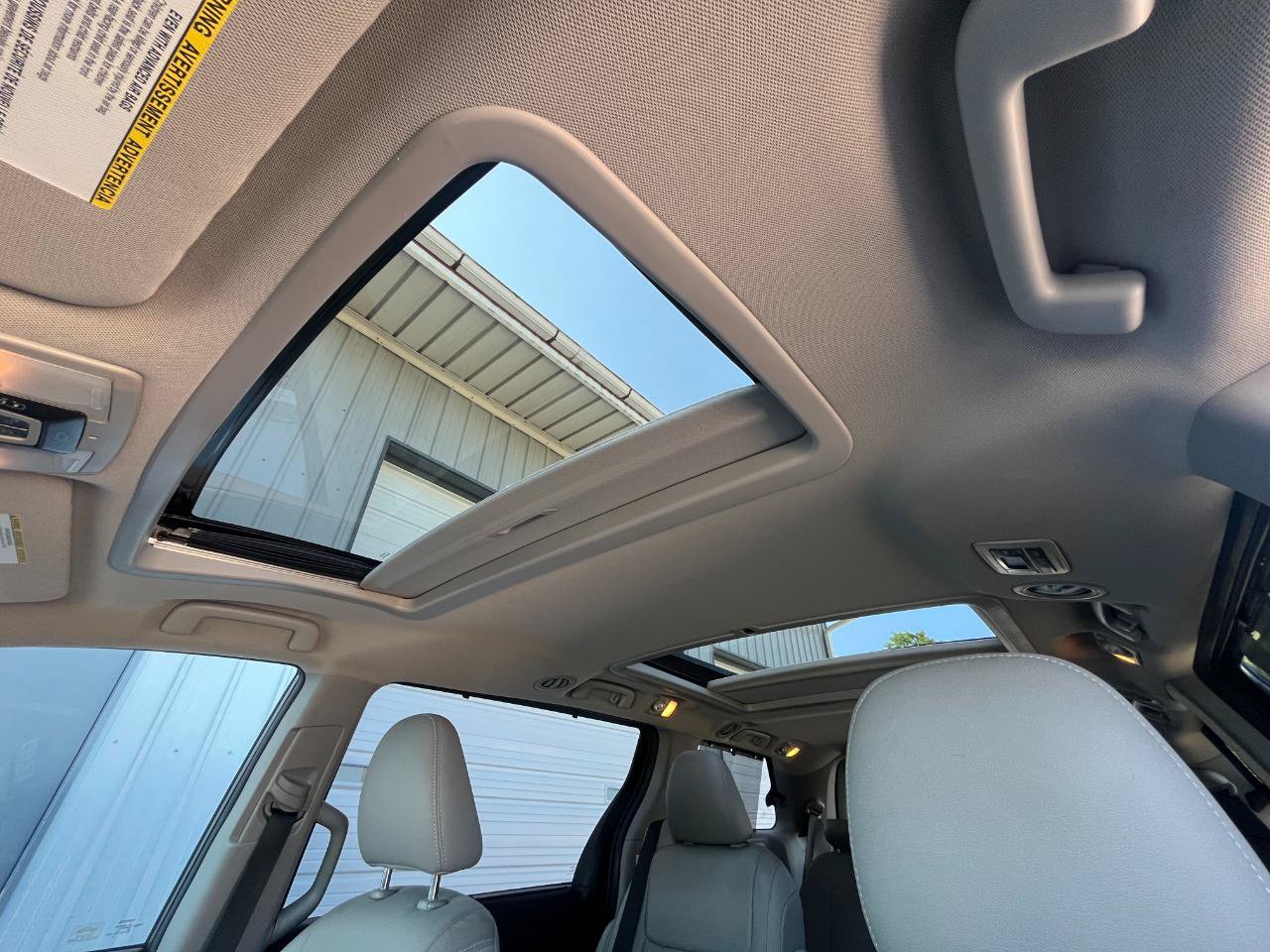 Used 2015 Toyota Sienna Limited FWD image 42