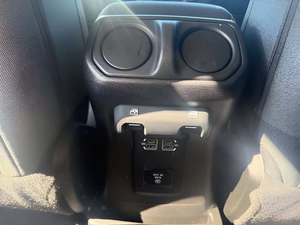 Used 2025 Jeep Wrangler Unlimited Sahara AWD/4WD image 13