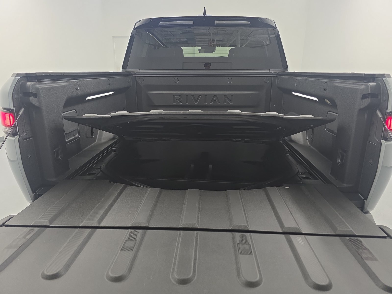 Used 2022 Rivian R1T Adventure AWD/4WD image 15