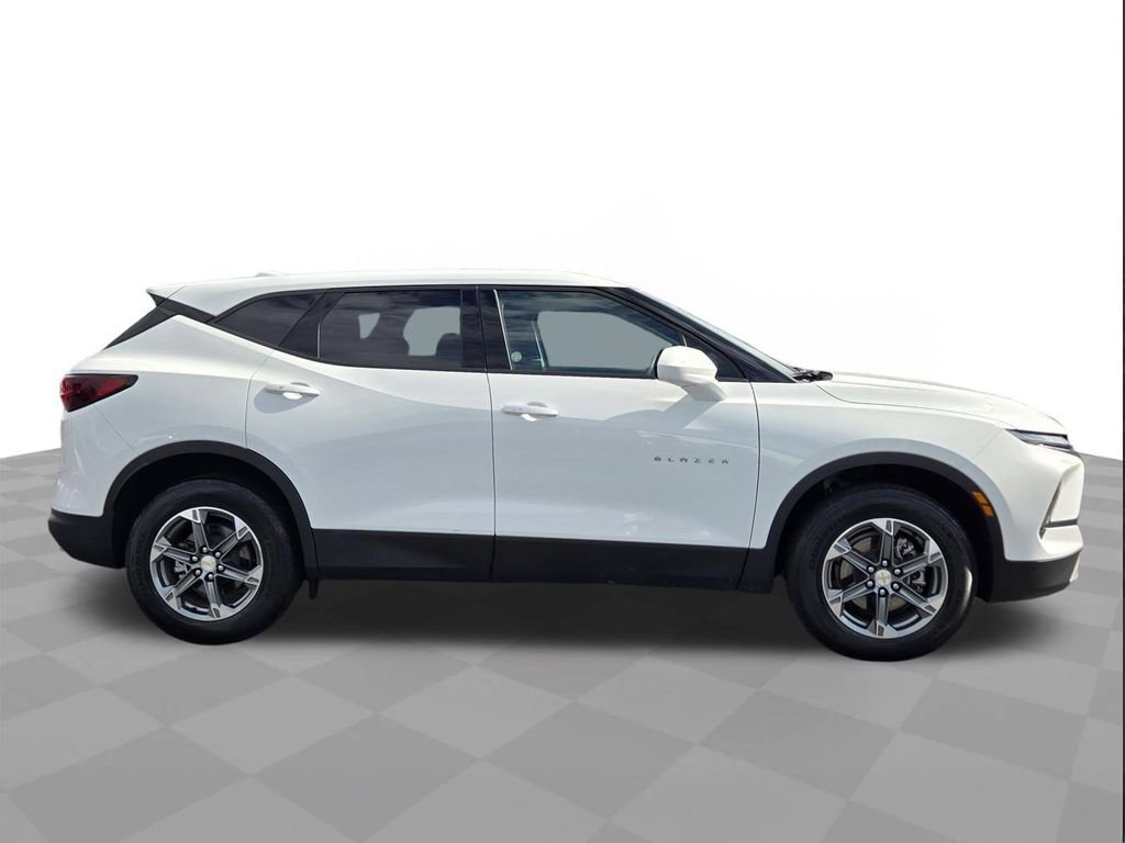 Used 2025 Chevrolet Blazer LT AWD/4WD image 7