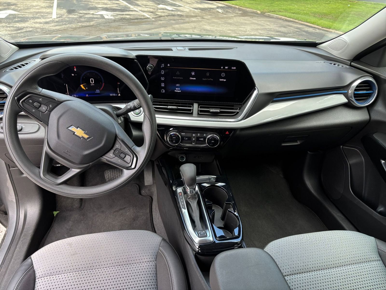 Used 2025 Chevrolet Trax LT FWD image 28