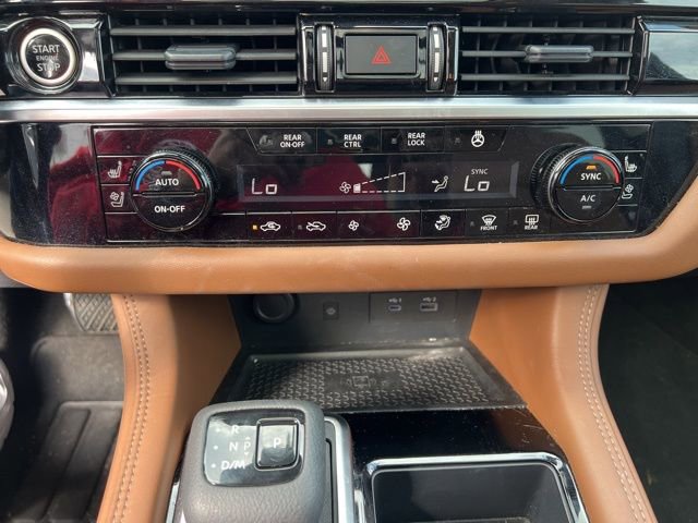 Used 2024 Nissan Pathfinder Platinum image 15