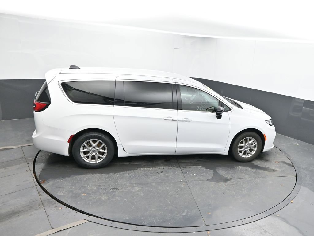 Used 2024 Chrysler Pacifica Touring-L image 52