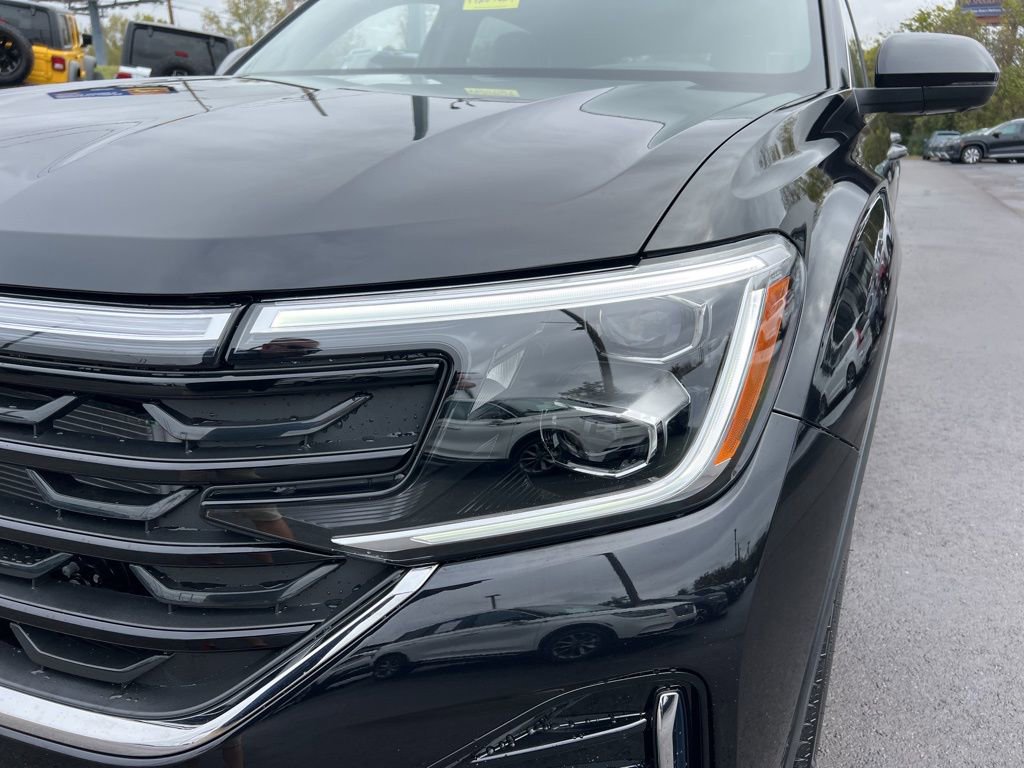 New 2026 Volkswagen Atlas Cross Sport SEL Premium R-Line image 9