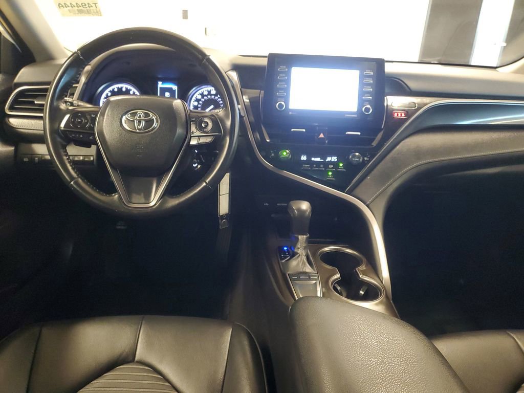 Used 2023 Toyota Camry SE image 9
