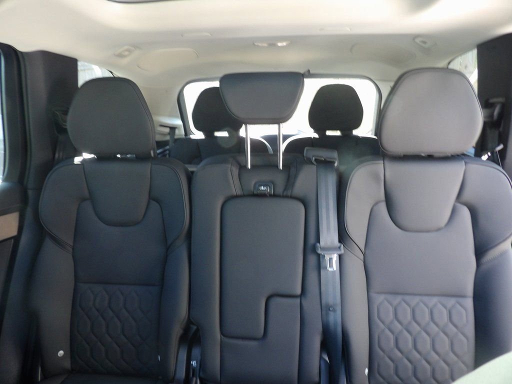 New 2025 Volvo XC90 B6 Plus w/ Protection Package Premier image 14