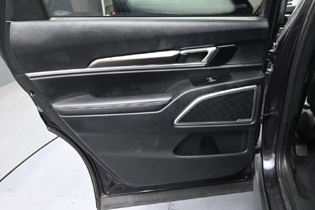 Used 2025 Kia Telluride S FWD image 30