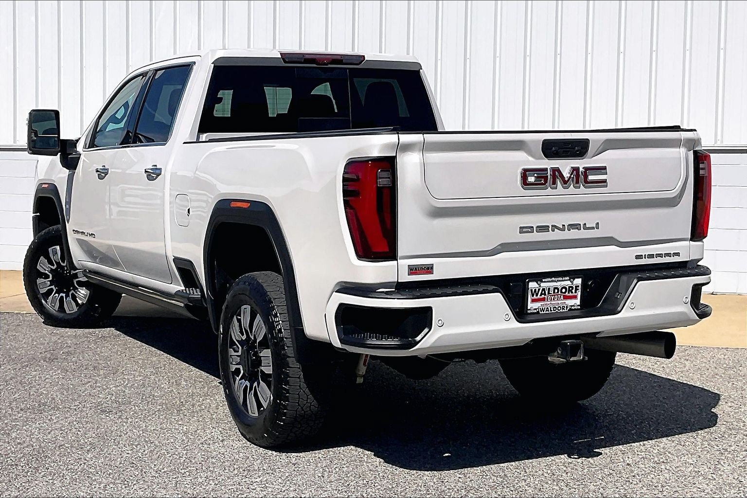 Used 2024 GMC Sierra 2500 Denali w/ Denali Reserve Package AWD/4WD image 15