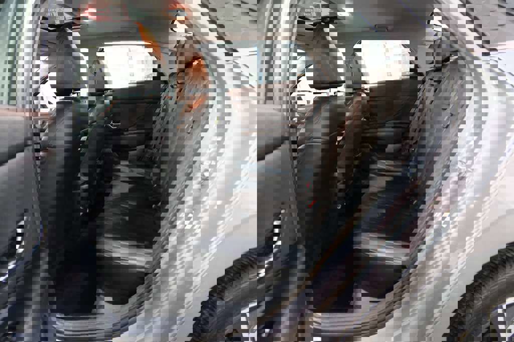 Used 2024 Hyundai Elantra Limited image 20