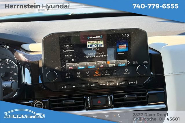 Used 2024 Nissan Pathfinder SL w/ Black Appearance Package AWD/4WD image 9