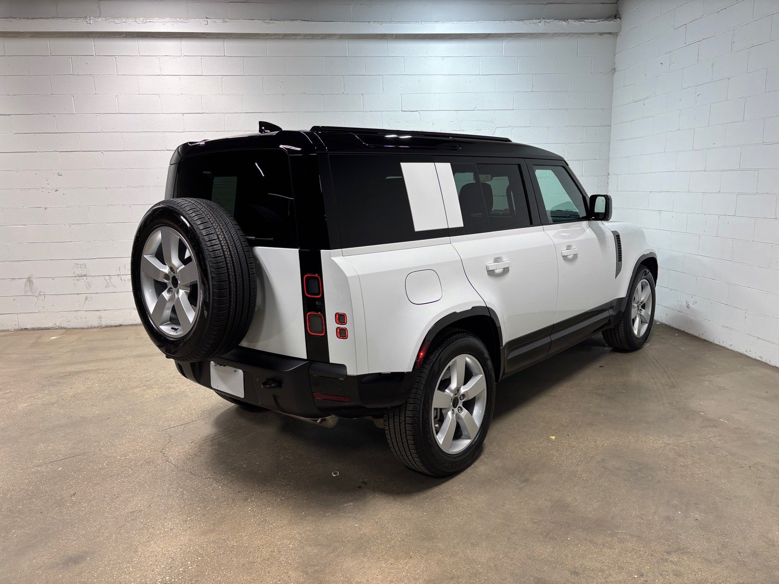 Used 2026 Land Rover Defender 110 X-Dynamic SE AWD/4WD image 6