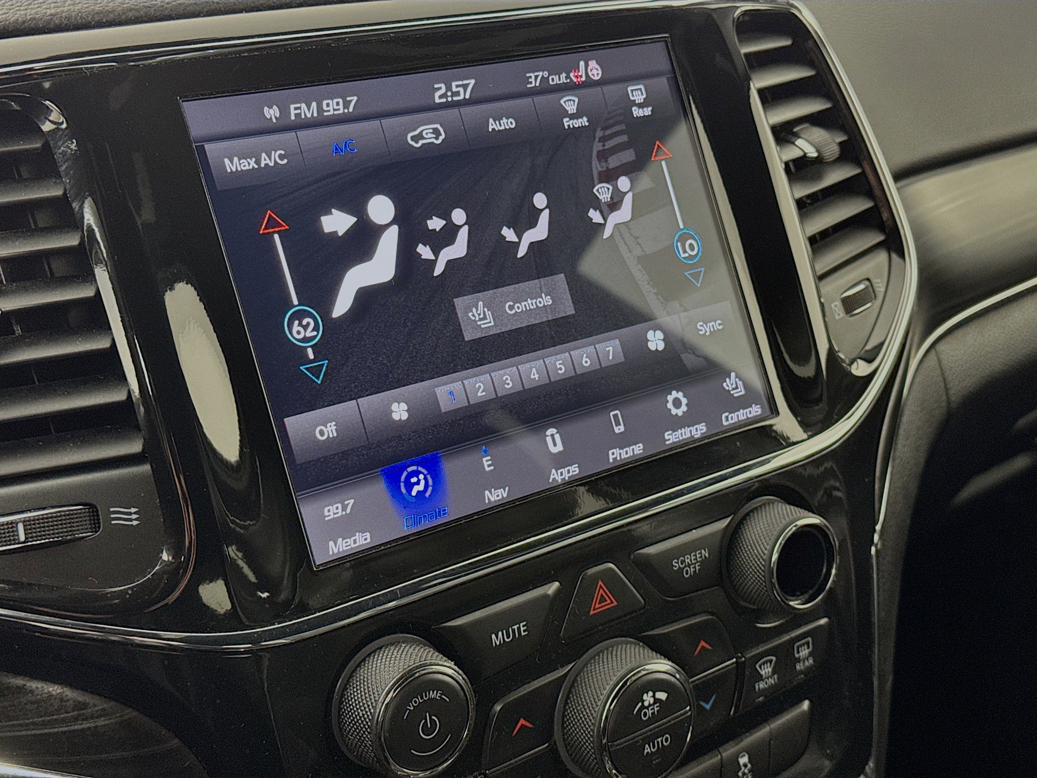 Used 2021 Jeep Grand Cherokee Limited image 16