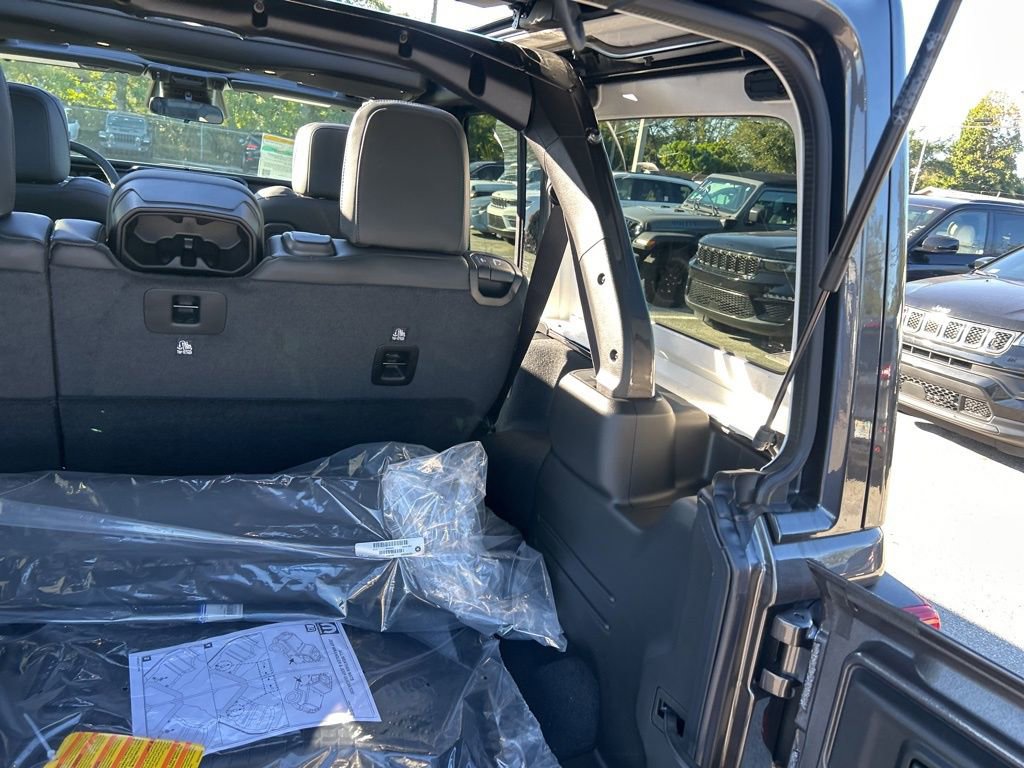 New 2026 Jeep Wrangler Unlimited Rubicon image 32
