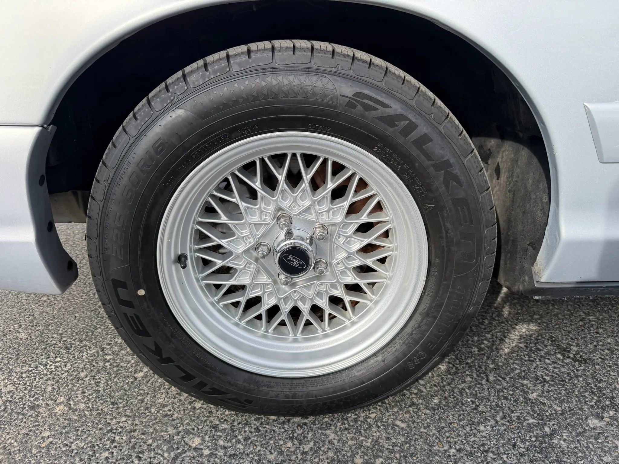 Used 2002 Ford Crown Victoria LX RWD image 19