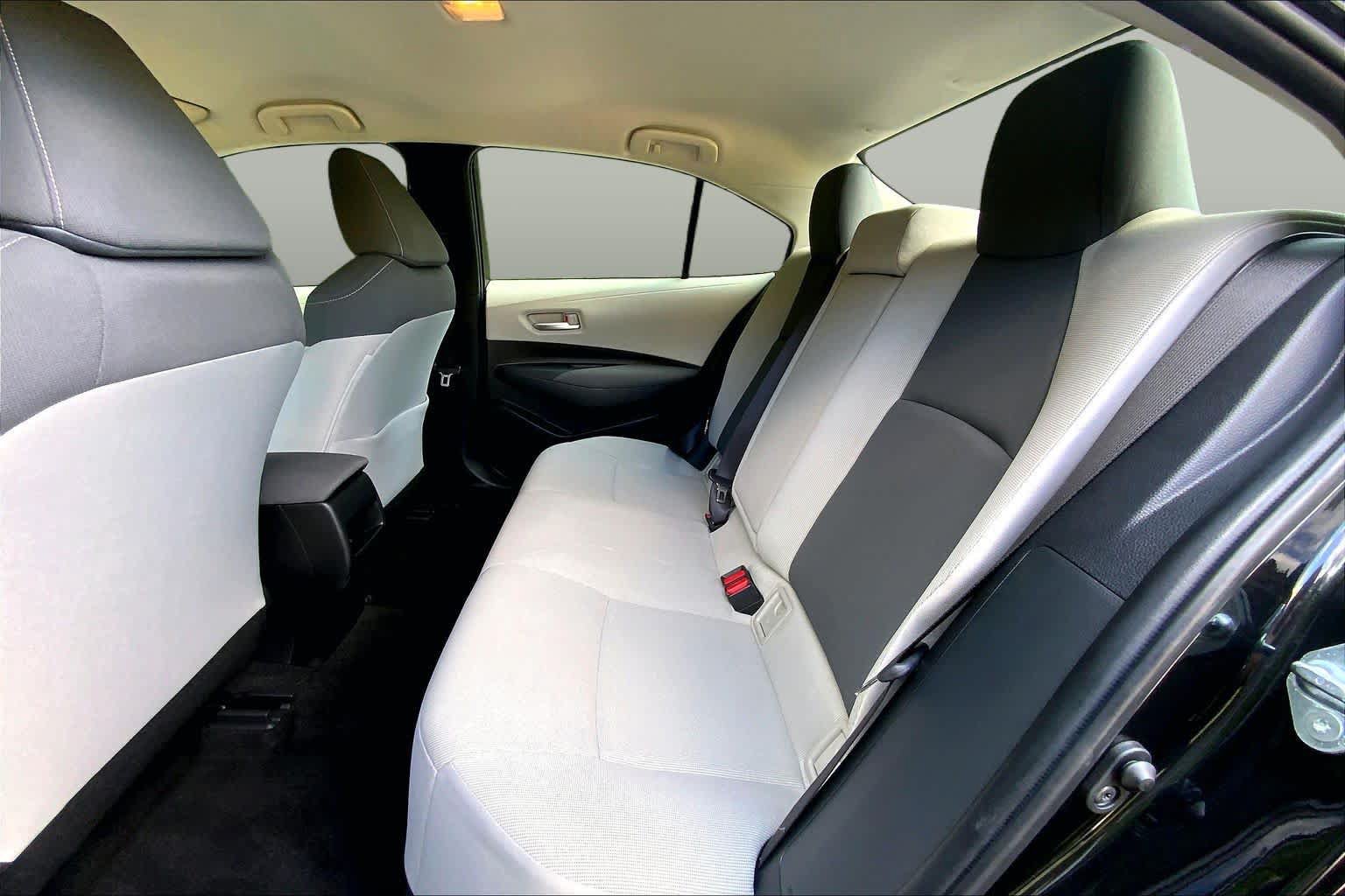 Used 2021 Toyota Corolla LE FWD image 21
