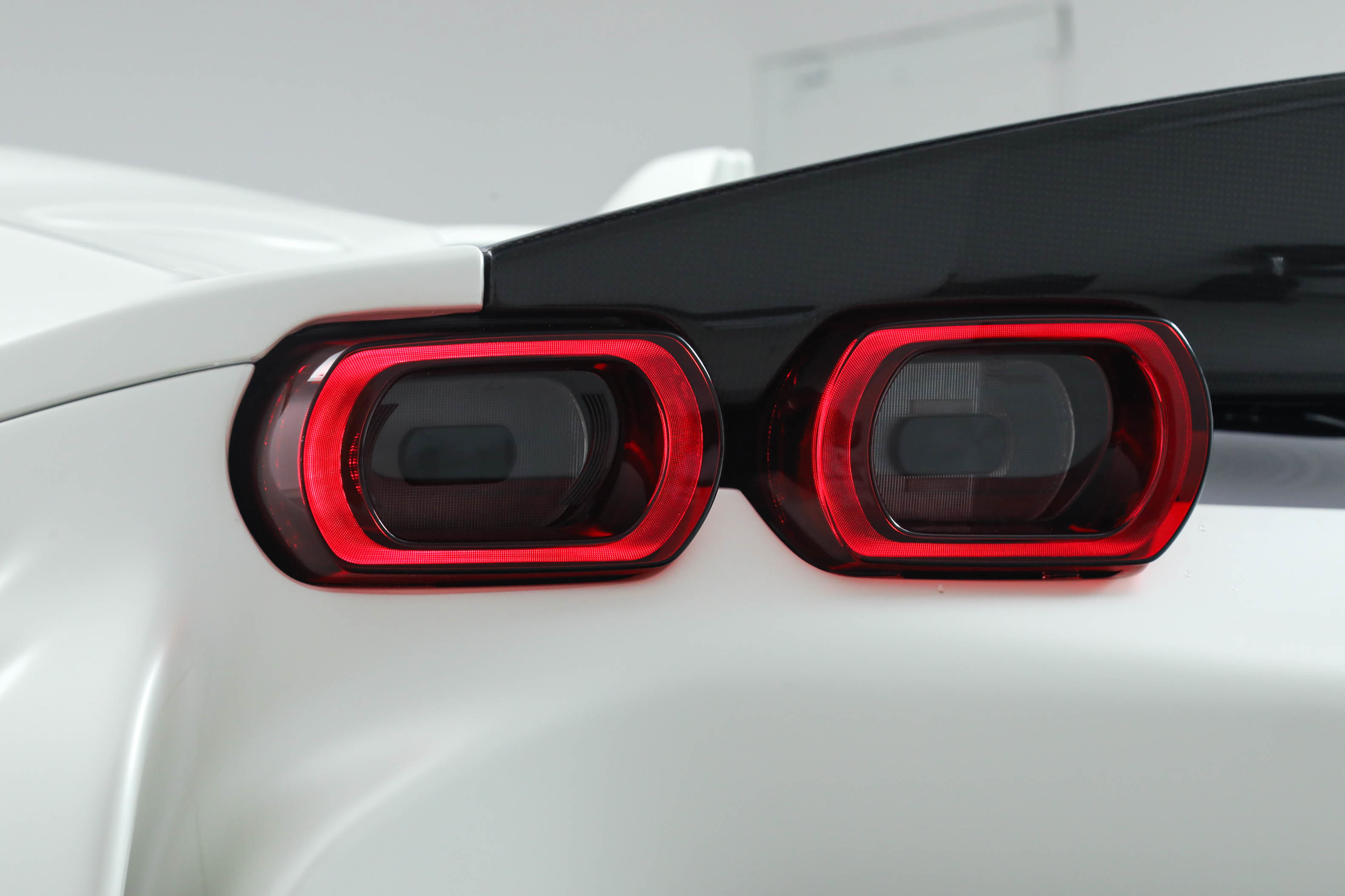 Certified 2025 Ferrari SF90 Spider AWD/4WD image 18