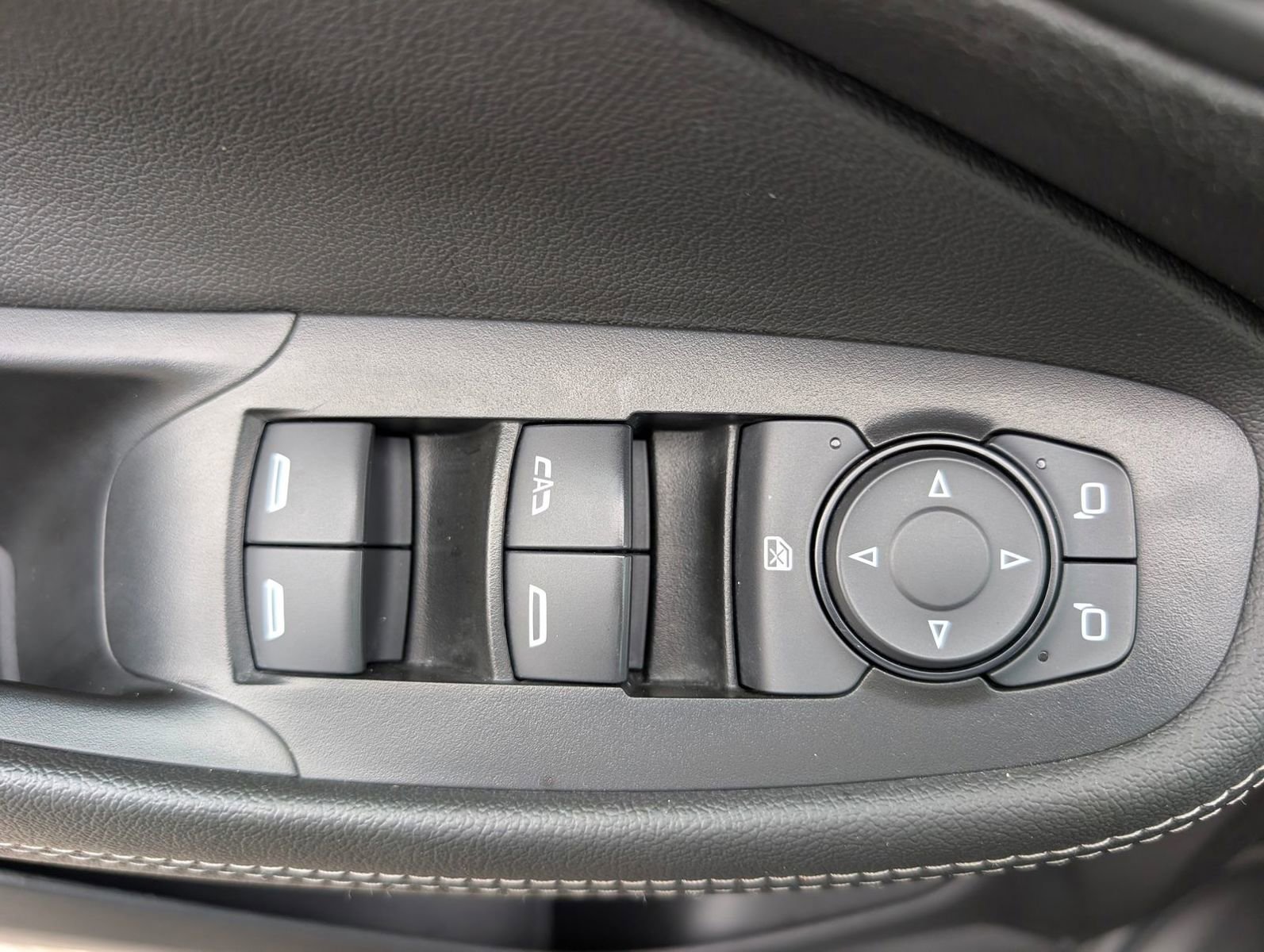 Certified 2024 Buick Encore GX Sport Touring image 8