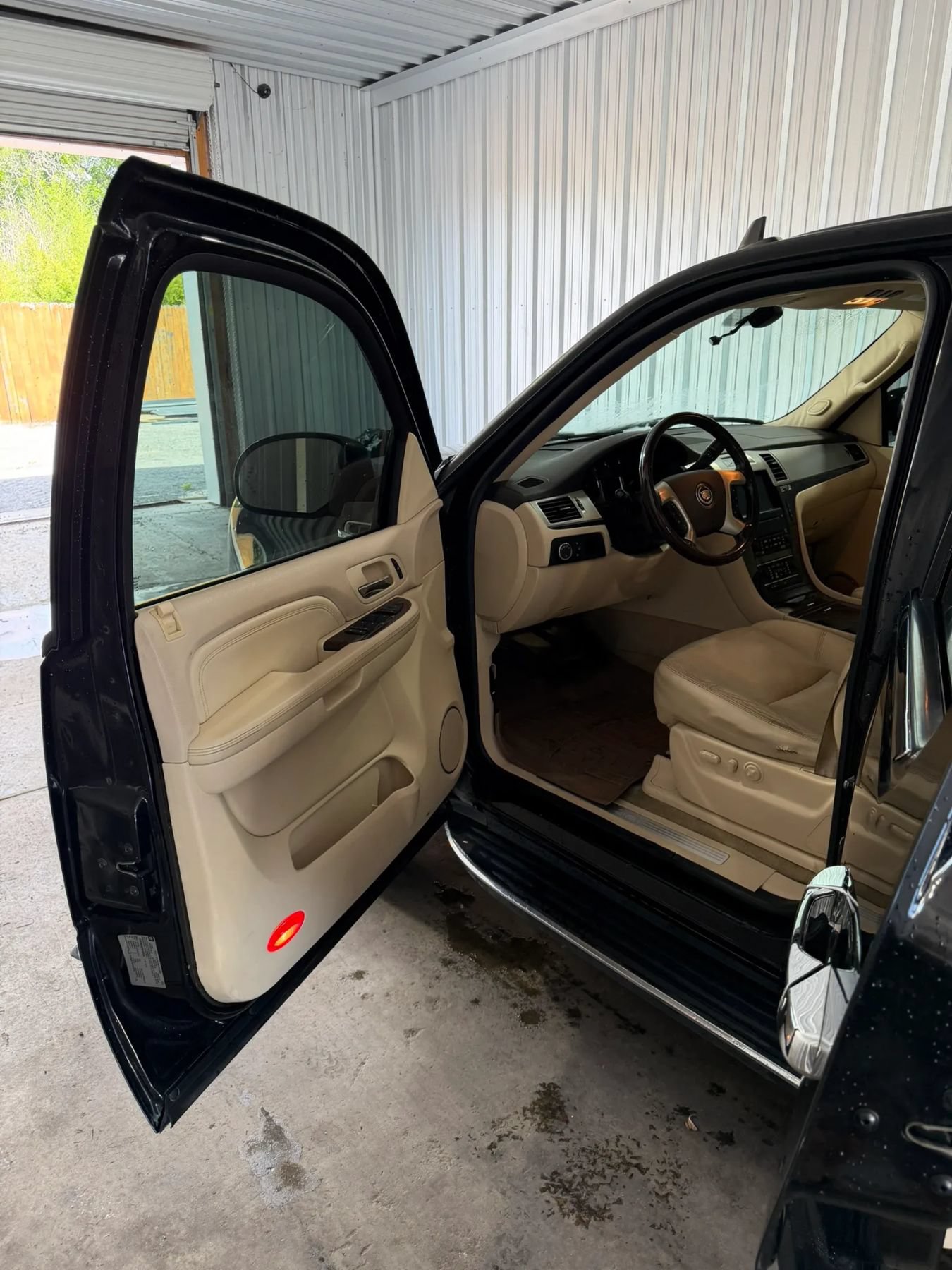 Used 2007 Cadillac Escalade AWD w/ Information Package image 8