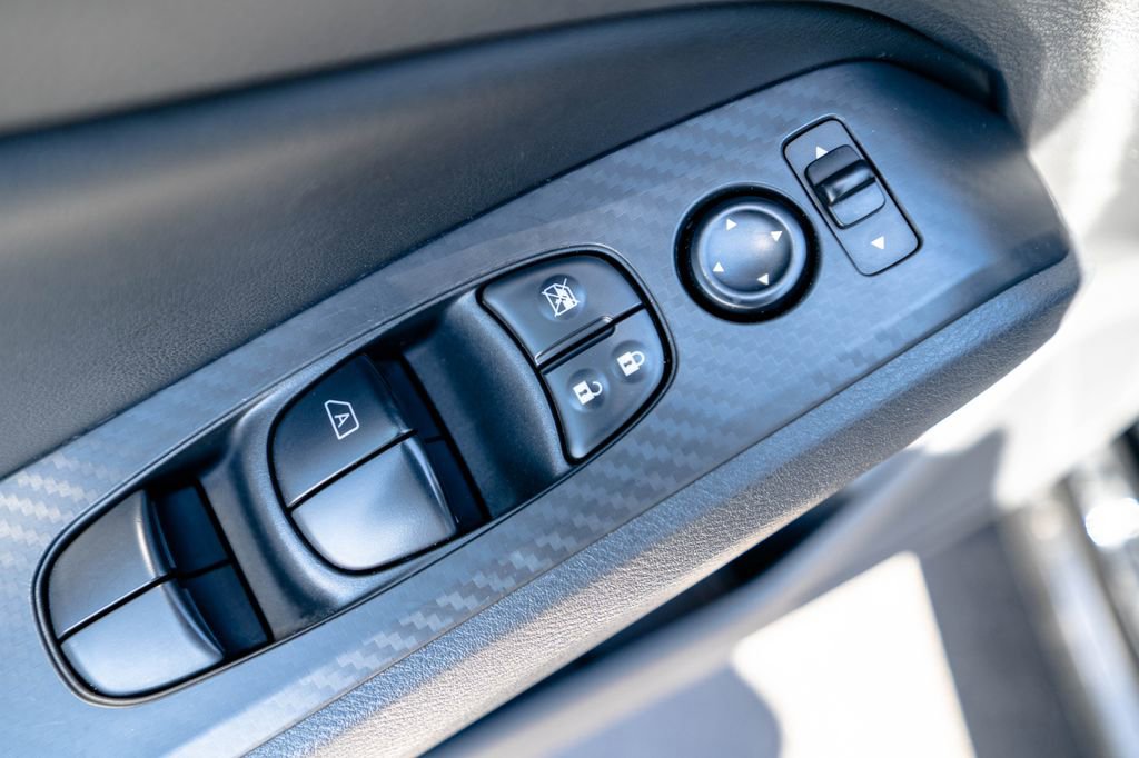 Used 2024 Nissan Altima 2.5 SV FWD image 18