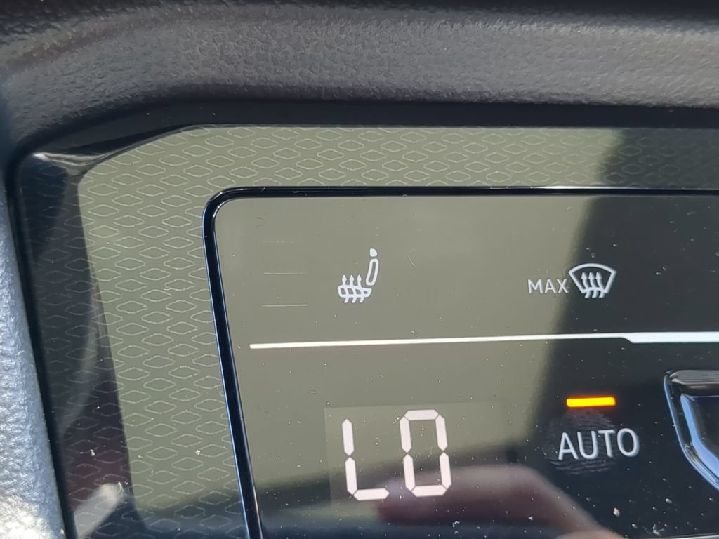 New 2026 Volkswagen Taos SE FWD image 23
