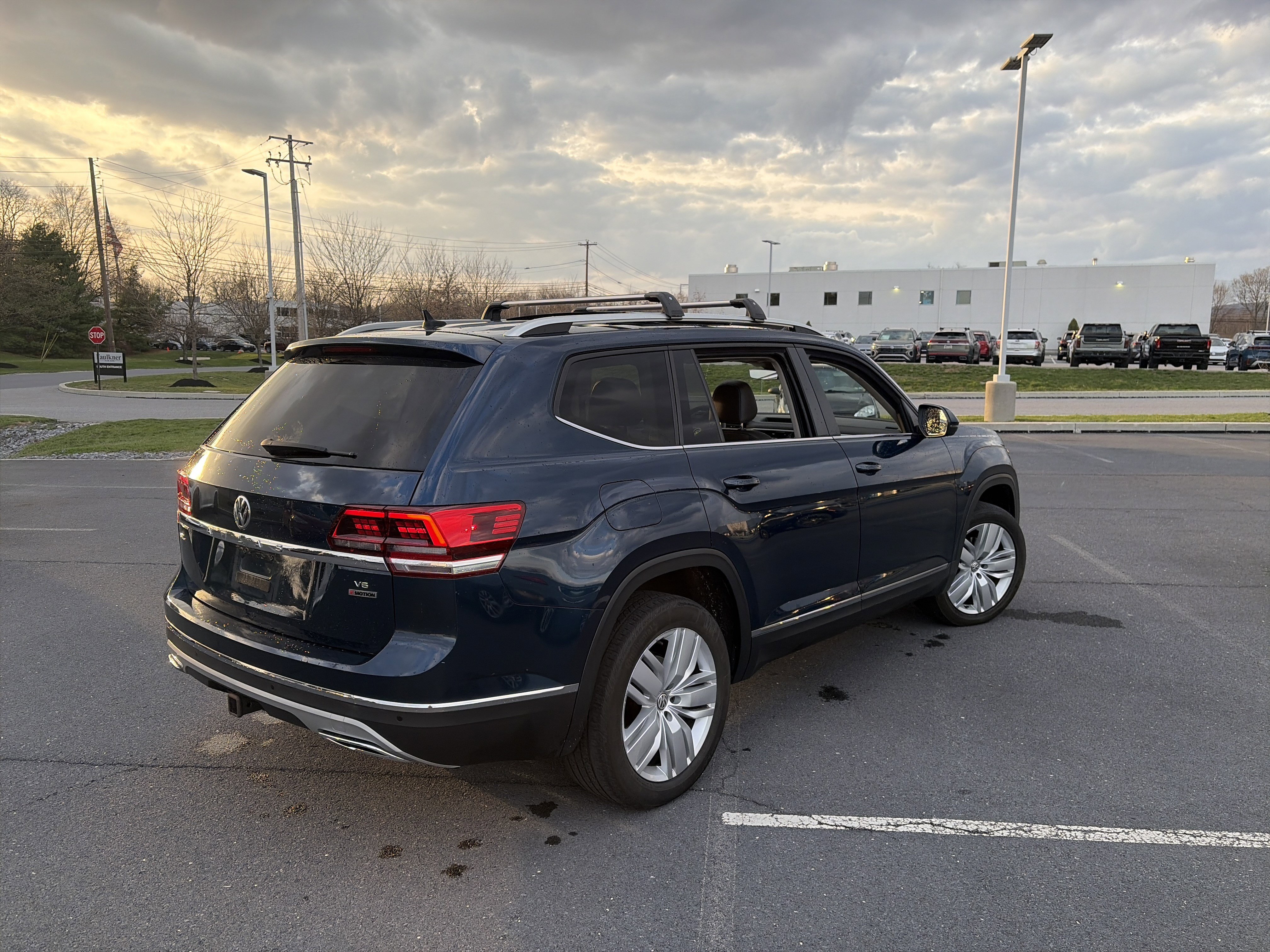 Used 2019 Volkswagen Atlas SEL image 4