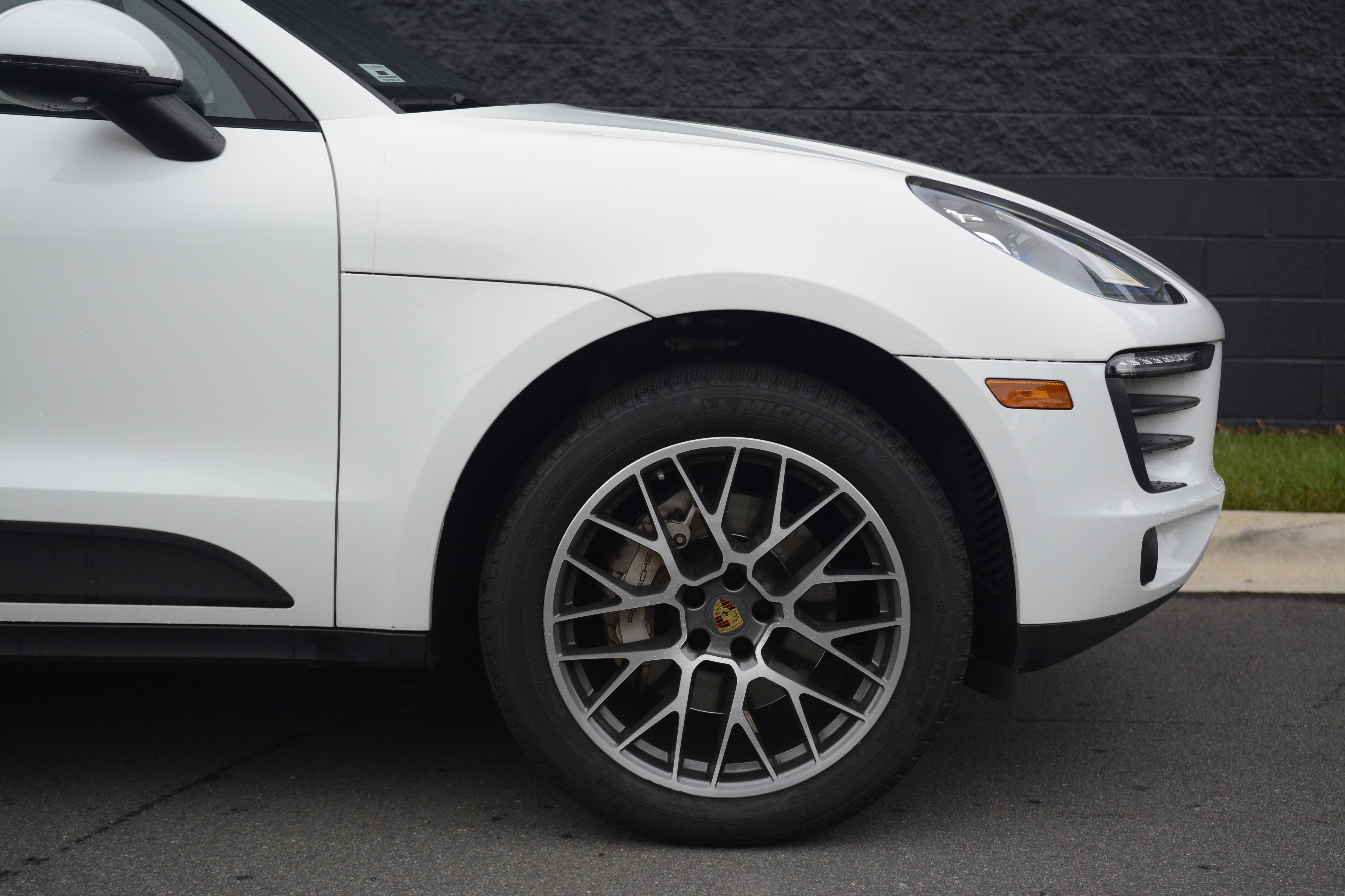 Certified 2018 Porsche Macan S AWD/4WD image 40