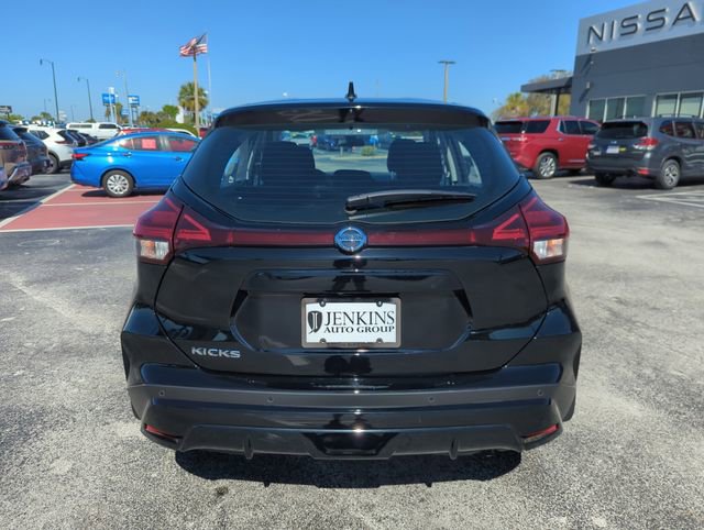 Certified 2021 Nissan Kicks S image 7