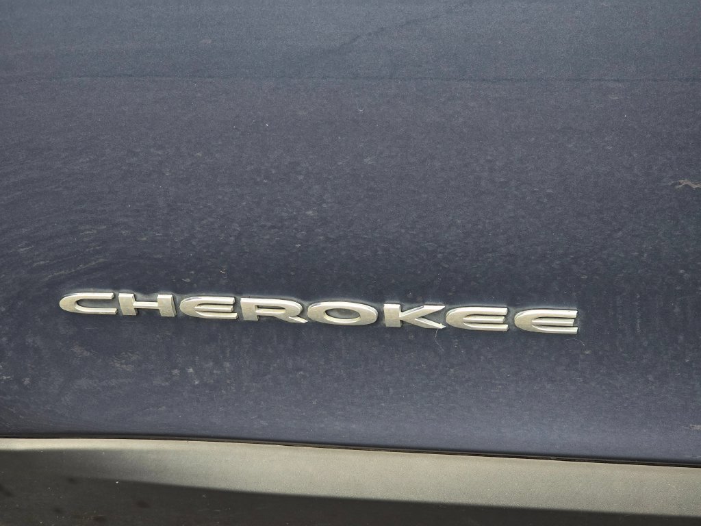 Used 2019 Jeep Cherokee Latitude Plus w/ Cold Weather Group AWD/4WD image 20