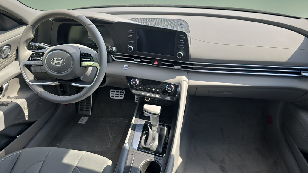 New 2026 Hyundai Elantra Sport FWD image 11