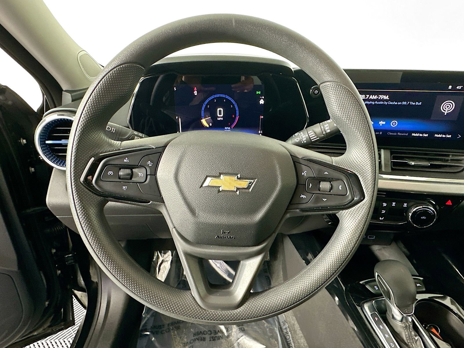 Used 2025 Chevrolet Trax LT image 12