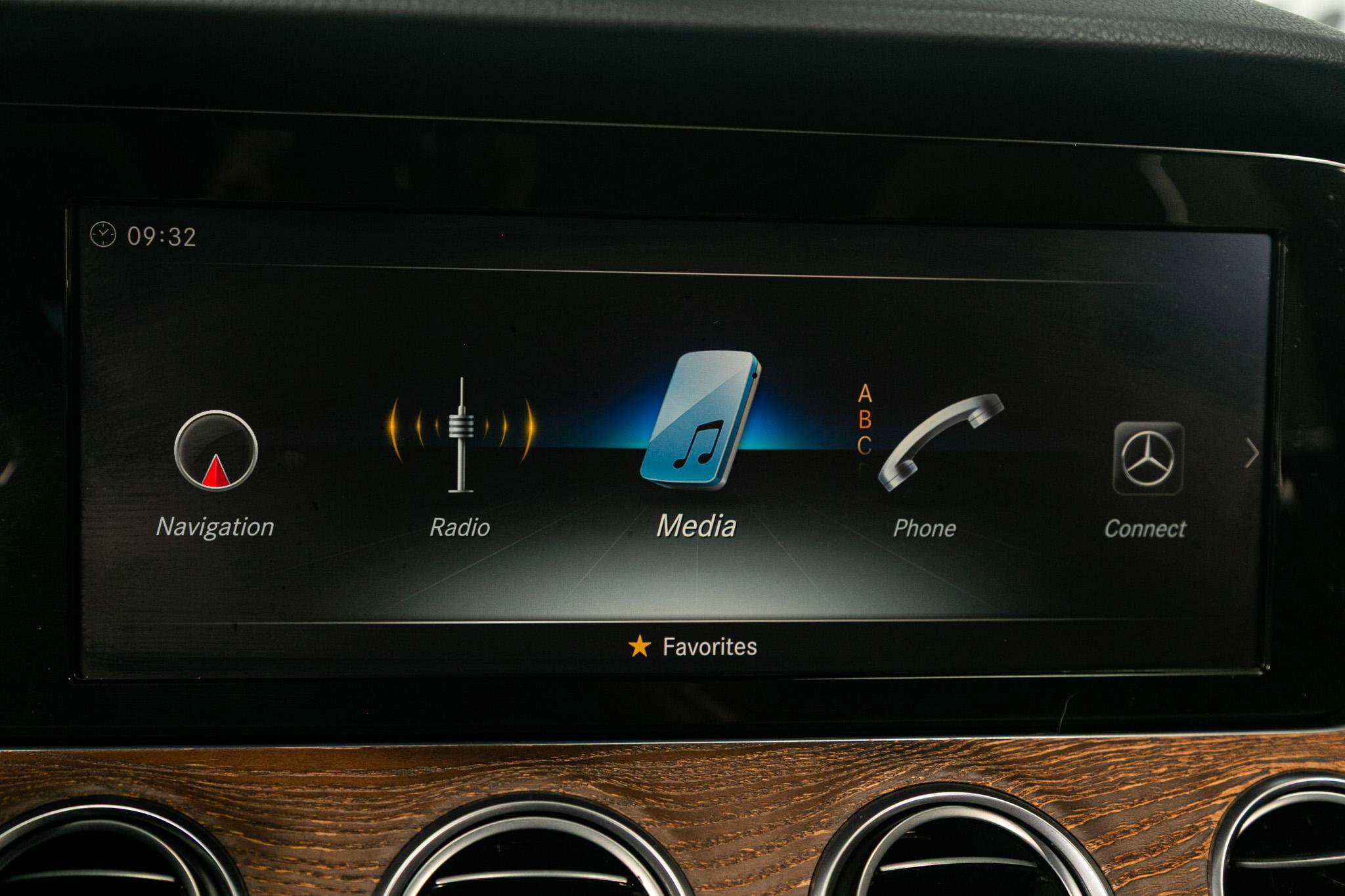 Used 2018 Mercedes-Benz E 300 E 300 RWD Sedan w/ Premium 1 Package image 43