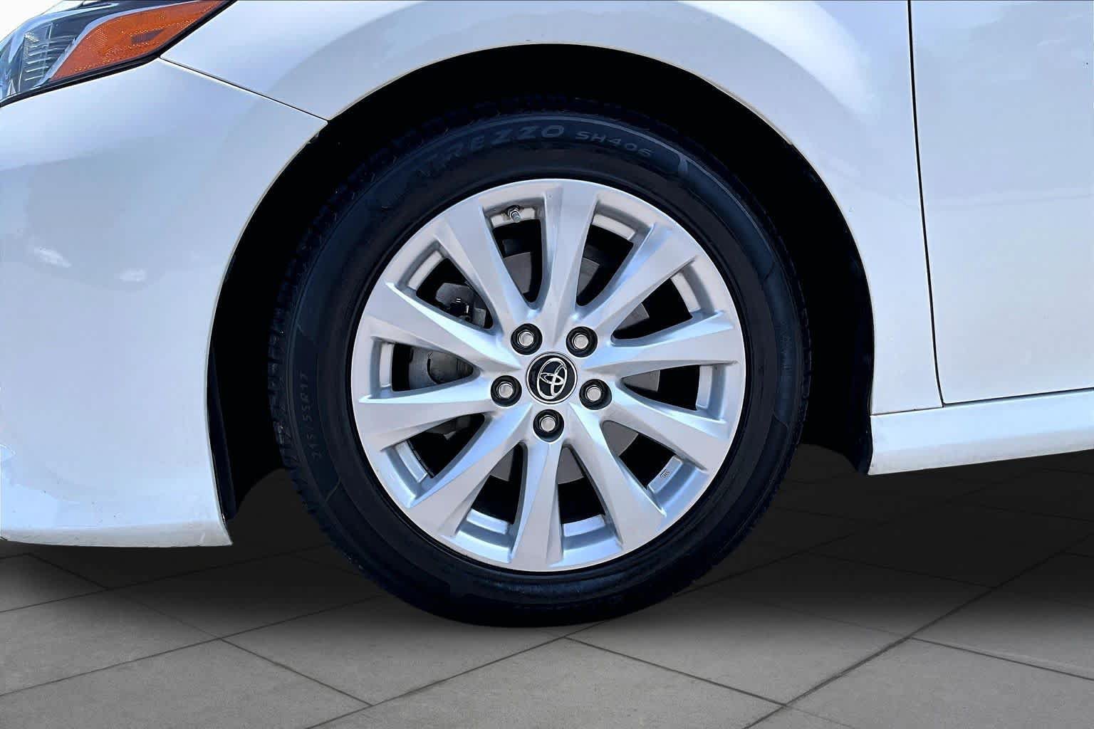 Used 2018 Toyota Camry LE FWD image 11