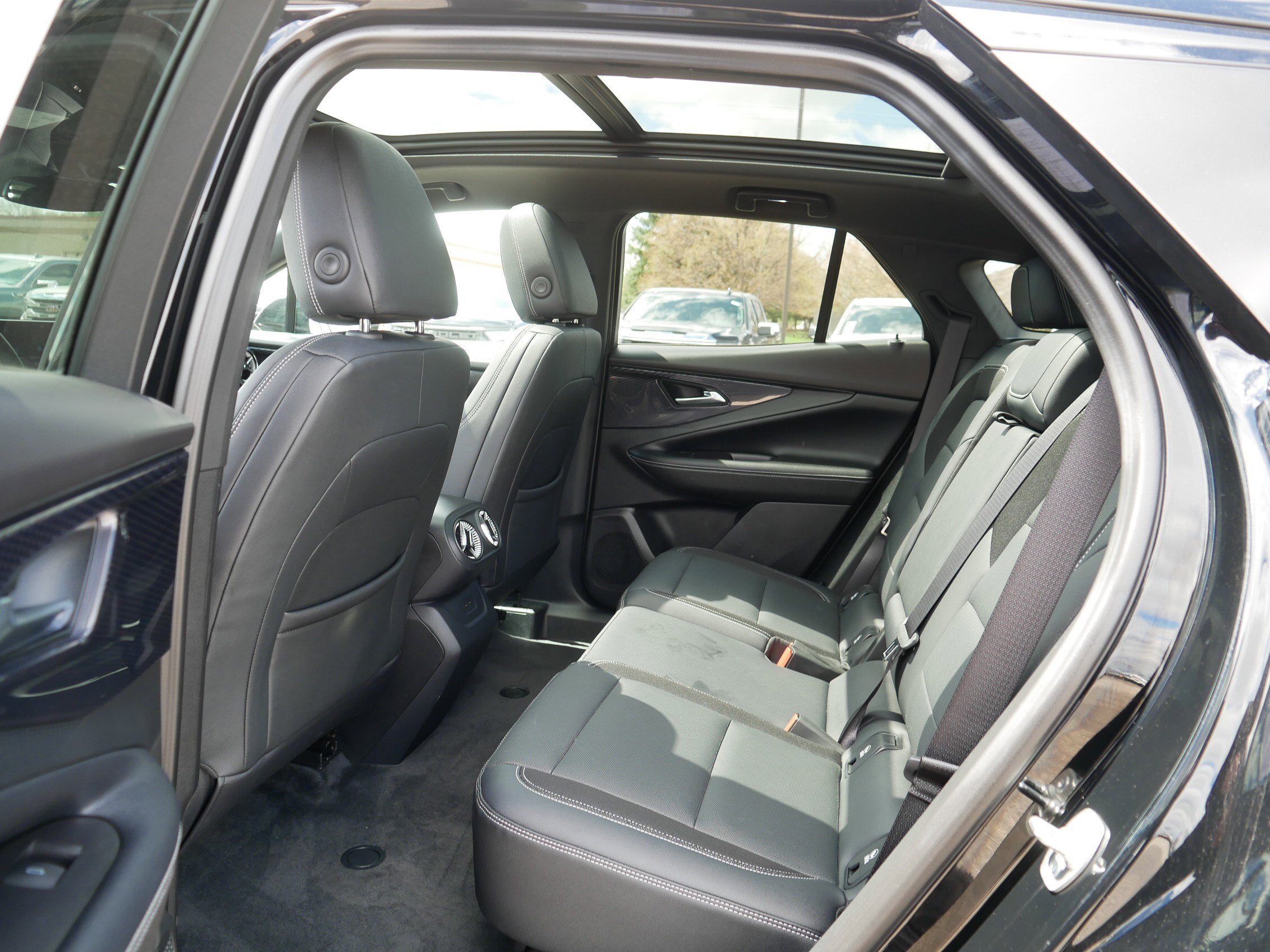 Used 2024 Chevrolet Blazer EV LT AWD/4WD image 35