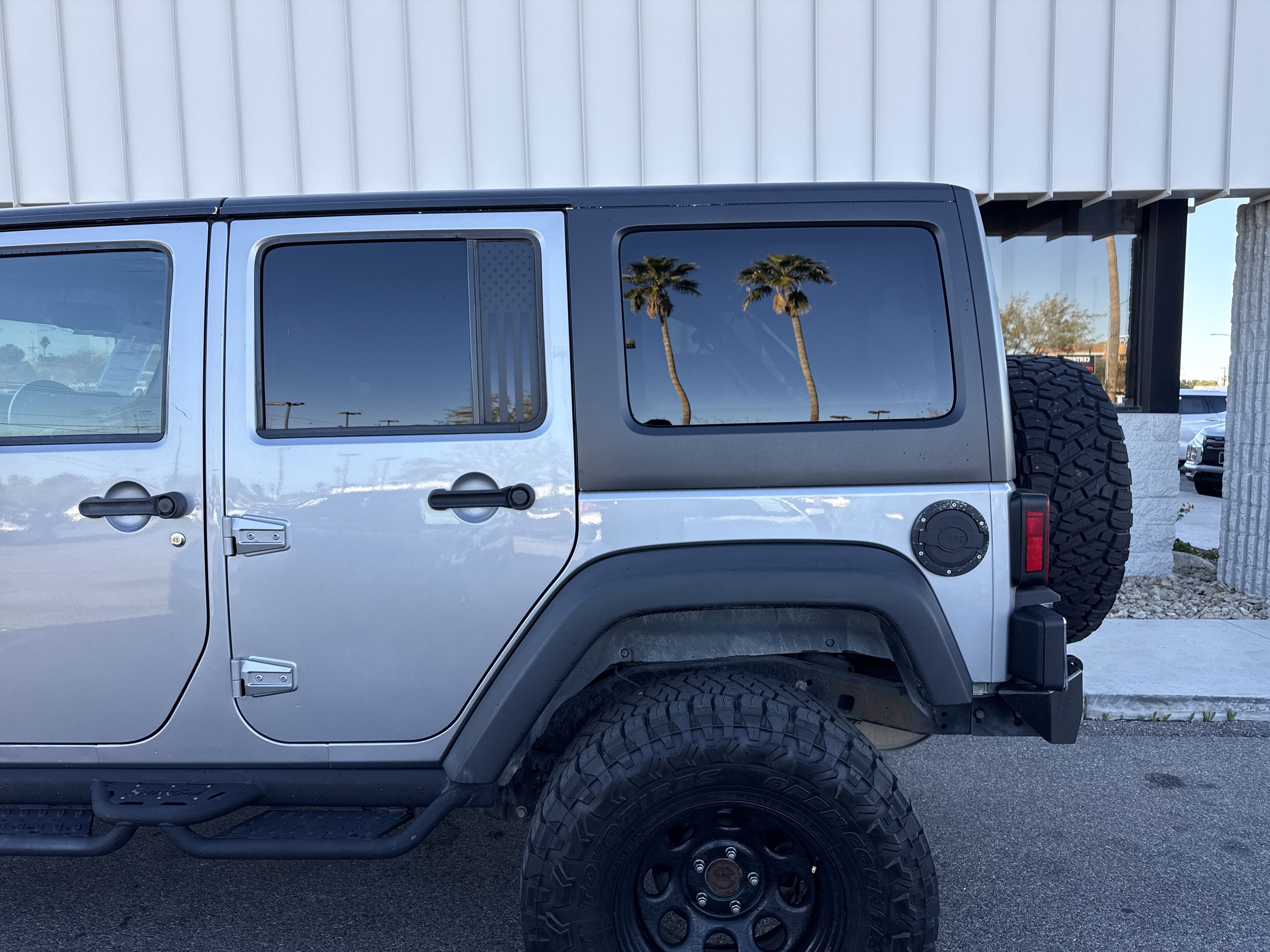 Used 2015 Jeep Wrangler Unlimited Rubicon w/ Connectivity Group image 2