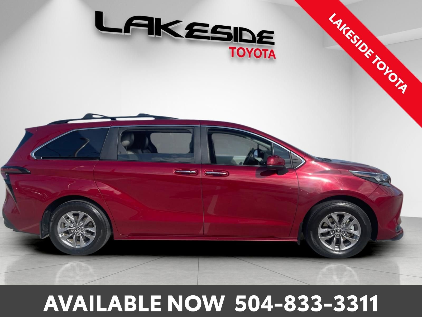 Used 2025 Toyota Sienna XLE image 7