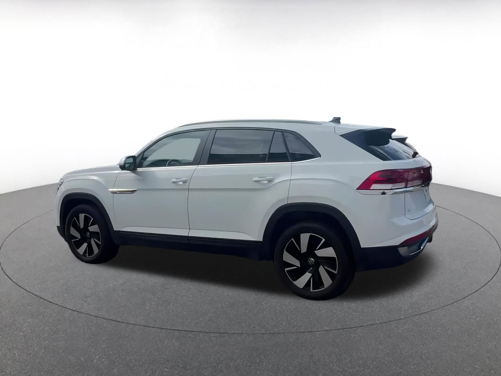 Used 2025 Volkswagen Atlas Cross Sport SE image 10