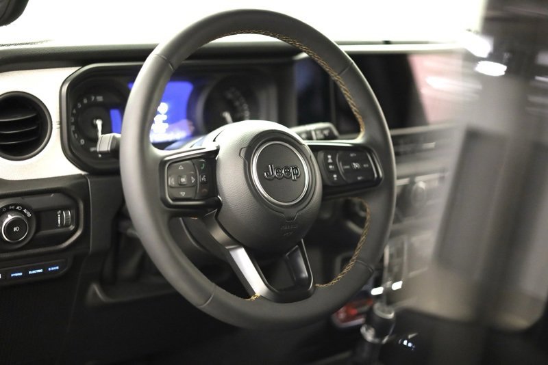 Used 2024 Jeep Wrangler Unlimited image 12