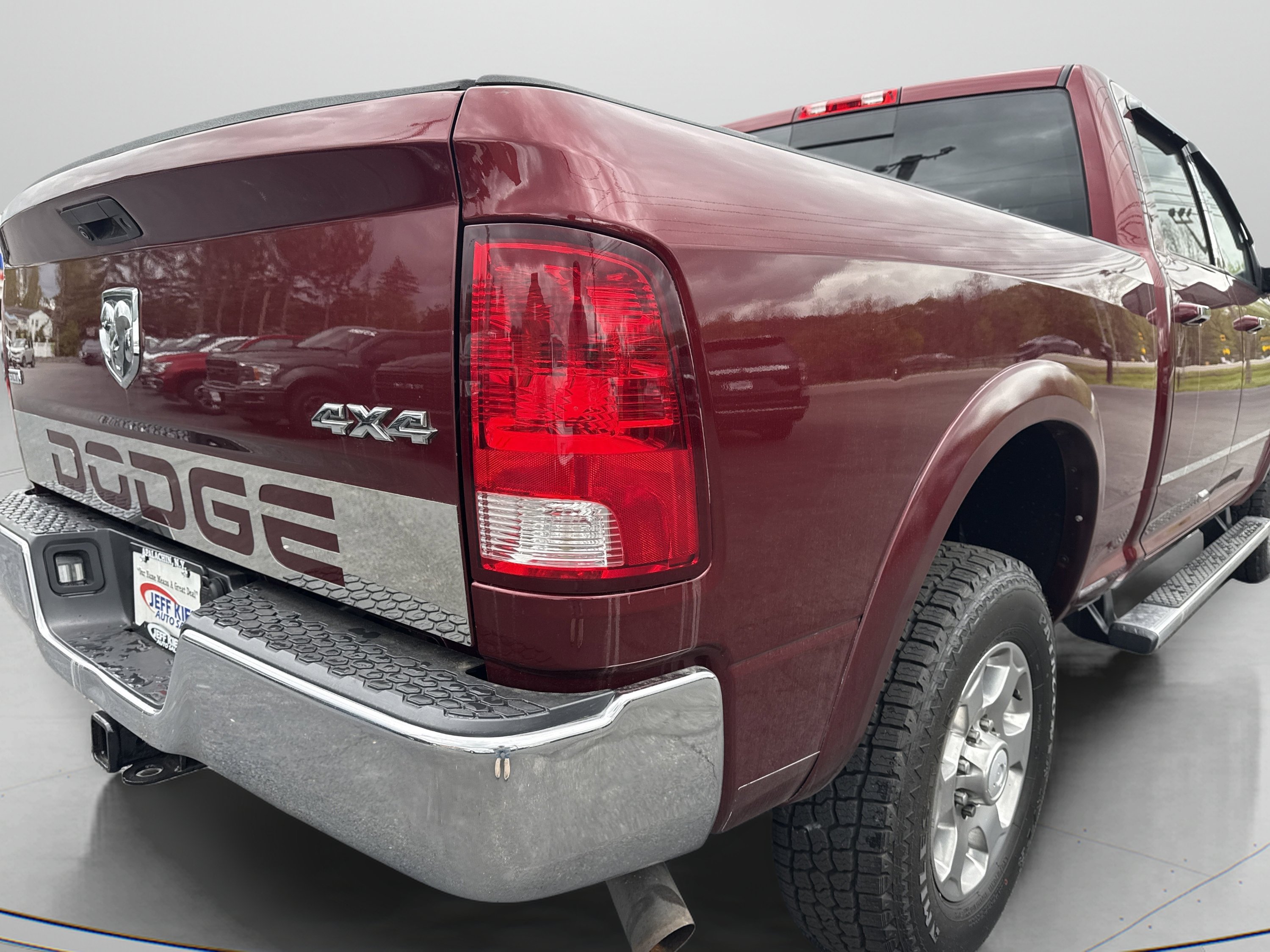 Used 2018 RAM 3500 SLT w/ Luxury Group AWD/4WD image 5
