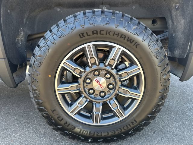 Certified 2025 GMC Sierra 1500 AT4 AWD/4WD image 4