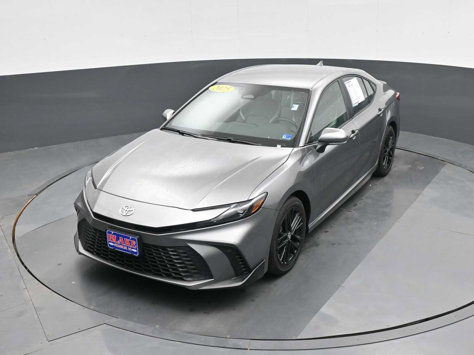Used 2025 Toyota Camry SE FWD image 14