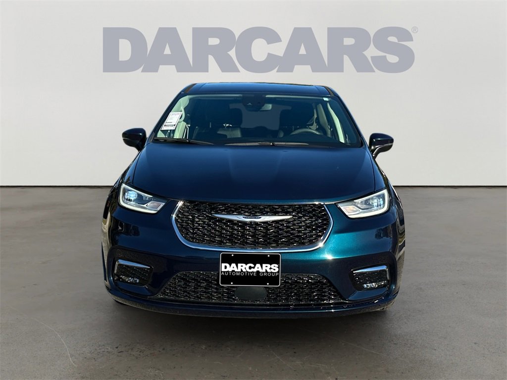 Used 2023 Chrysler Pacifica Touring-L image 2