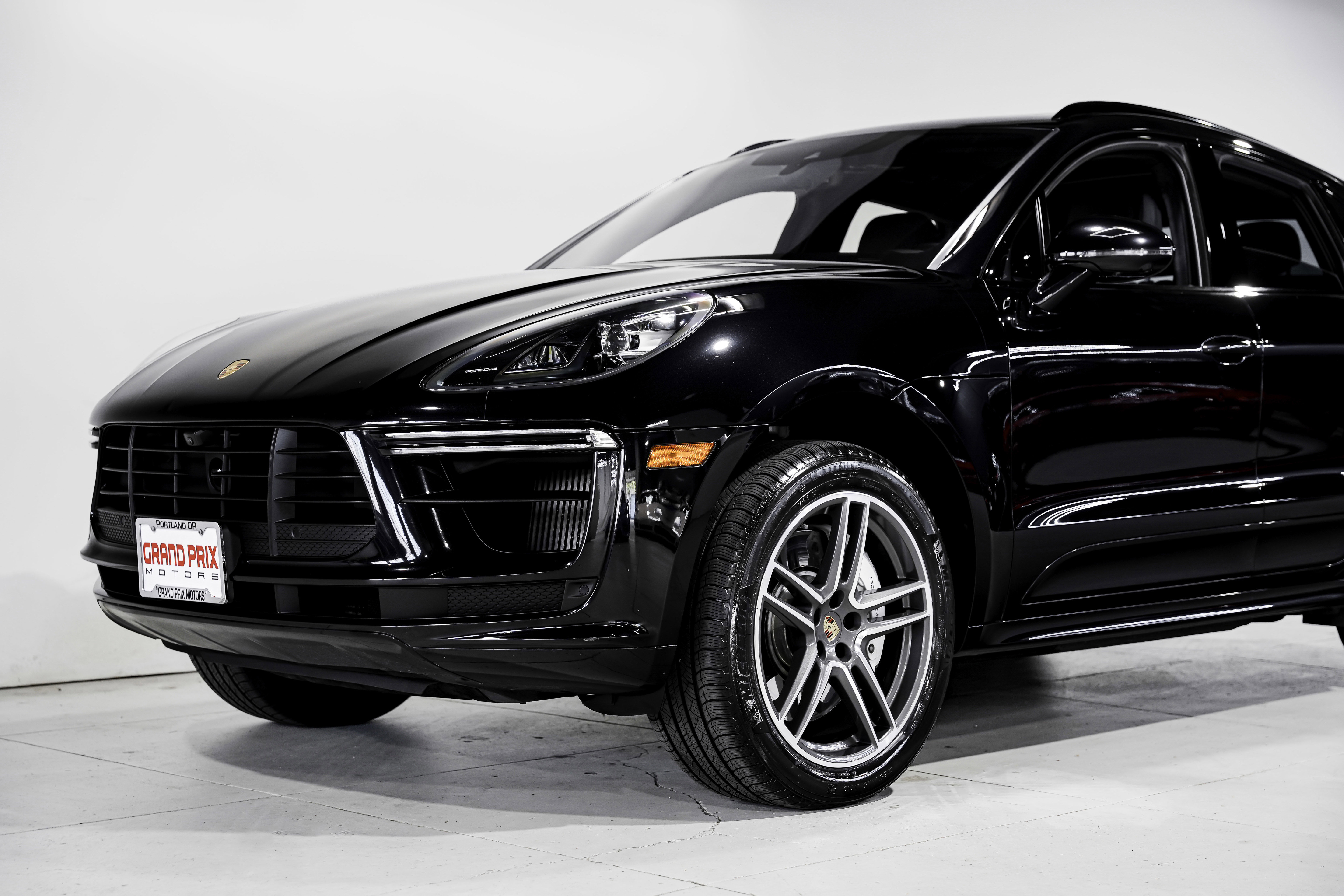 Used 2020 Porsche Macan Turbo image 35
