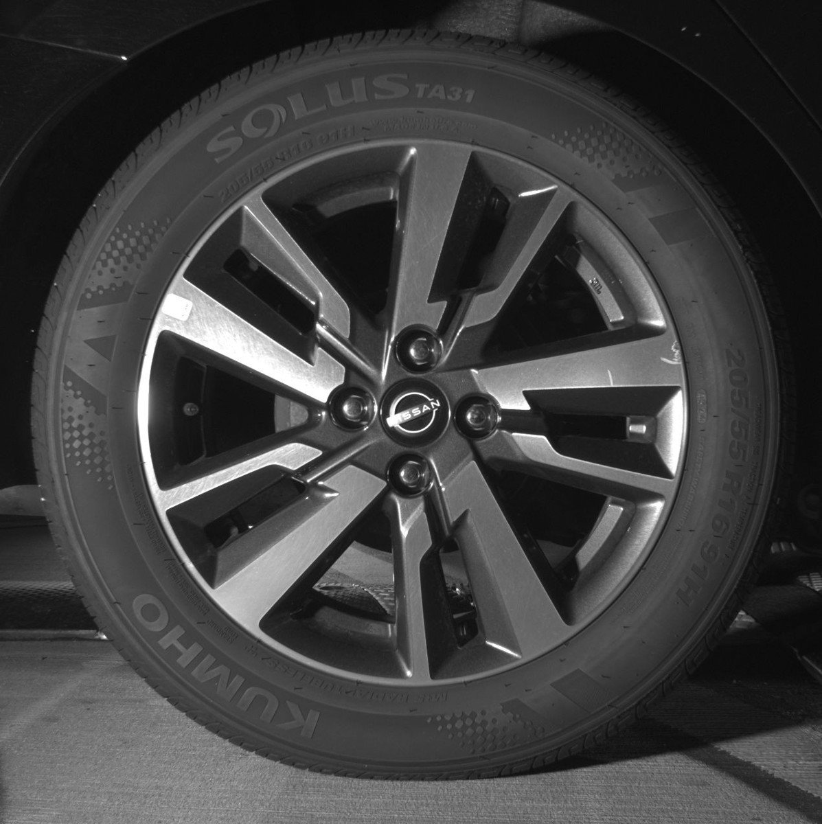 Used 2025 Nissan Versa SV image 15