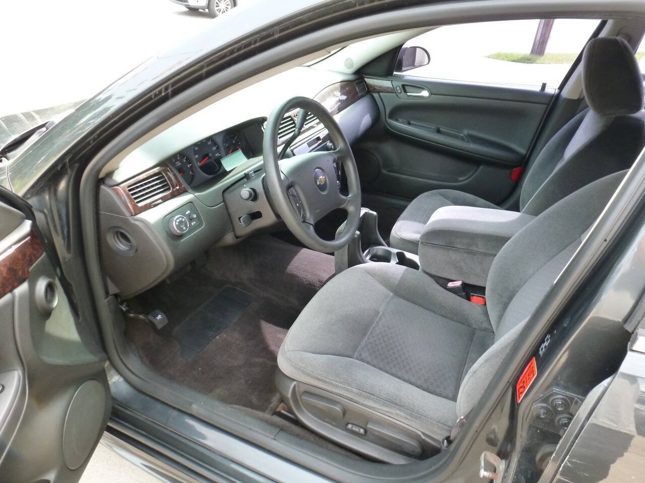Used 2014 Chevrolet Impala Limited LS FWD image 9