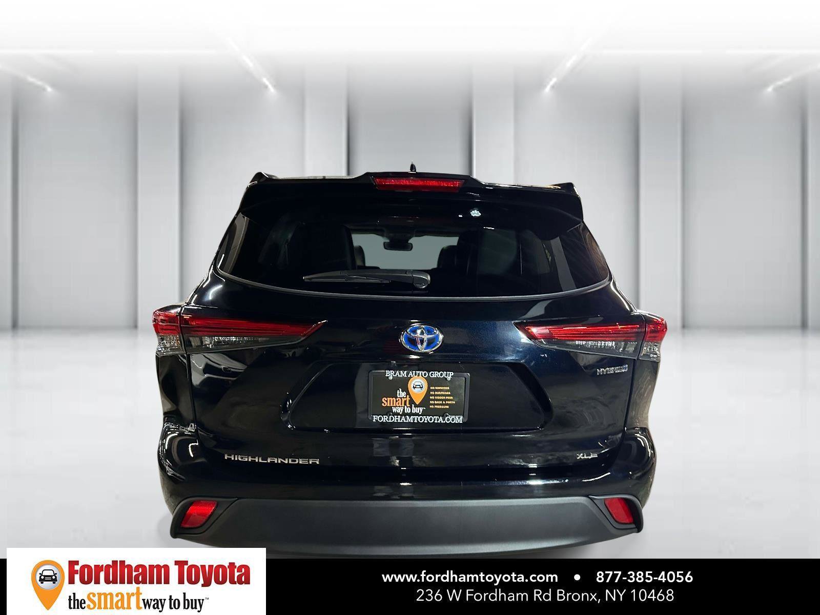 Used 2022 Toyota Highlander XLE AWD/4WD image 5