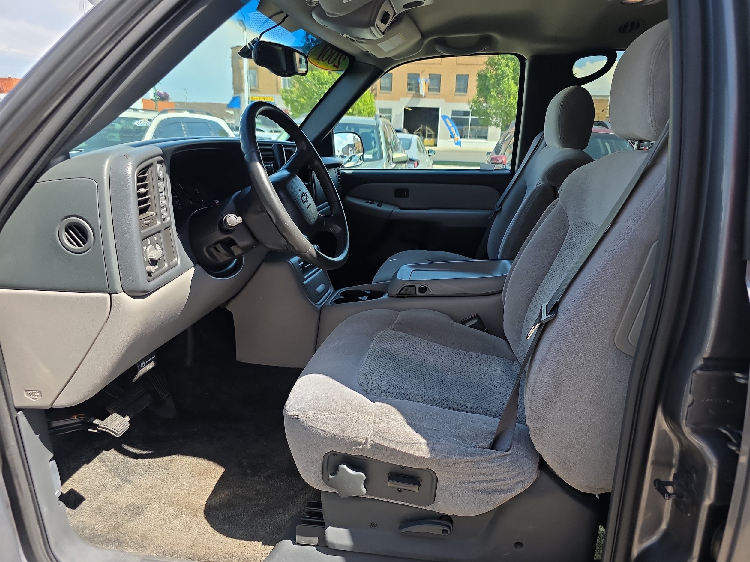 Used 2001 Chevrolet Tahoe LS w/ LS Preferred Equipment Group AWD/4WD image 2