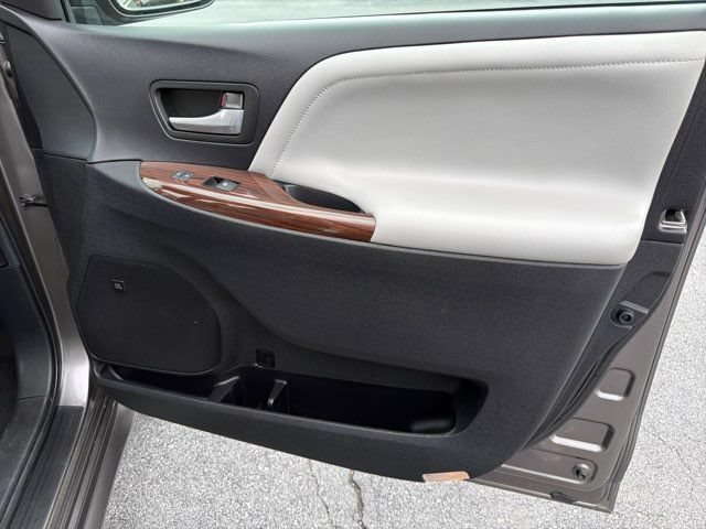 Used 2015 Toyota Sienna Limited Premium w/ Four Season Floor Mat Package AWD/4WD image 22